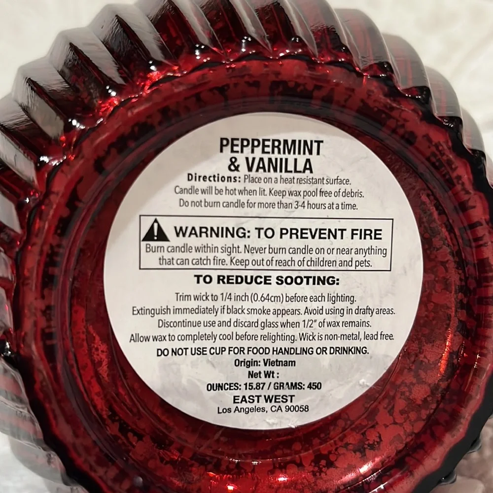 Holiday Peppermint & Vanilla candle with‎ topper lid, new